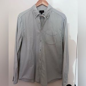 Men’s casual button up.